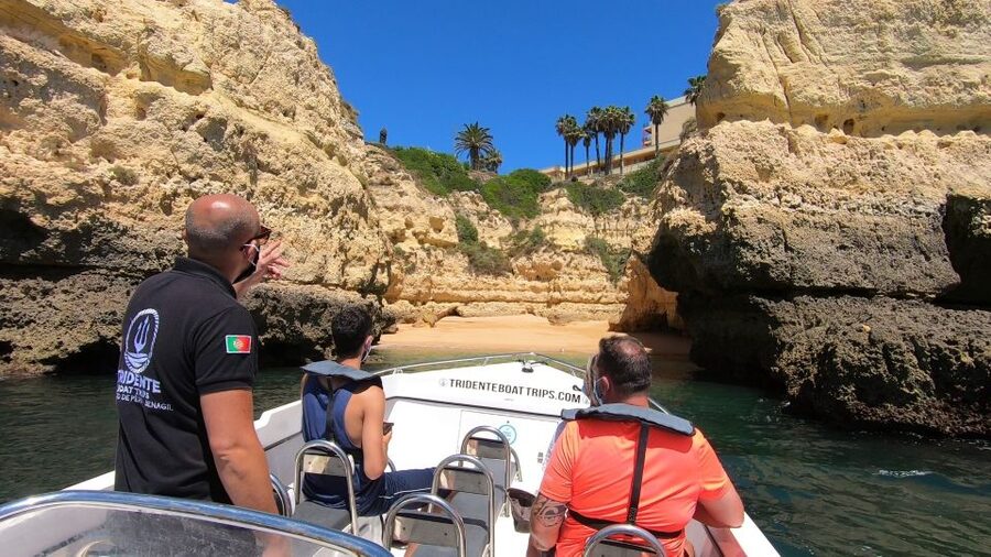 From Armação de Pêra: Benagil Caves and Beaches Boat Tour - What to bring (and what to wear) for comfort and photos
