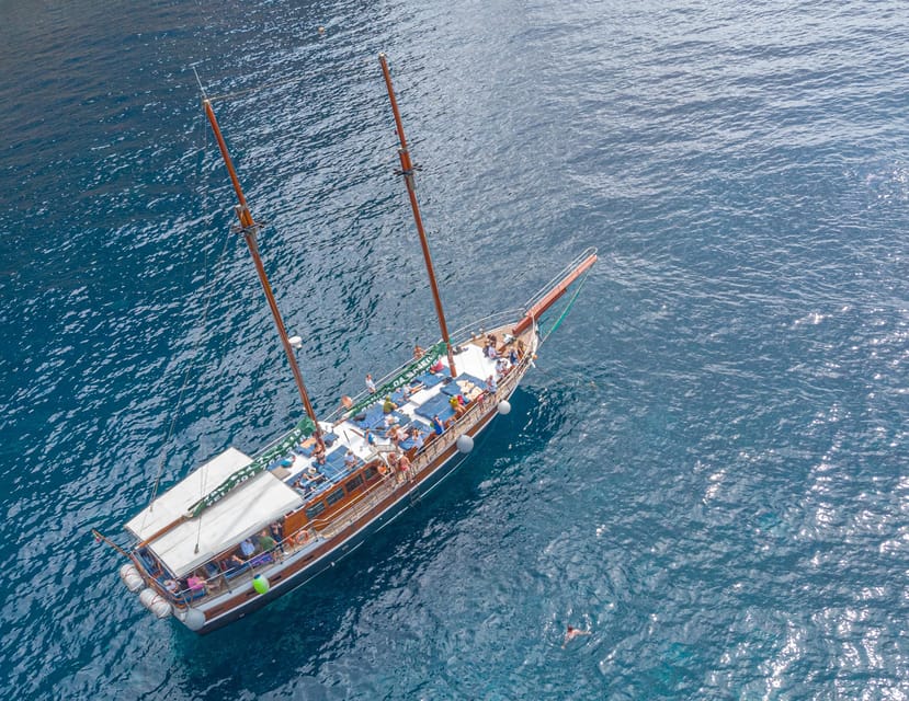 From Funchal: Wooden Boat Excursion to Desertas Island - Getting to Av. do Mar 9000 and the Pier 8 kiosk