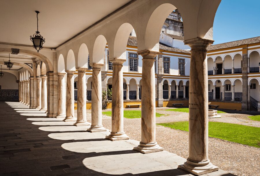 From Lisbon: Évora + Chapel of Bones + Monsaraz + Alentejo Wines - Guide quality and the small-group advantage