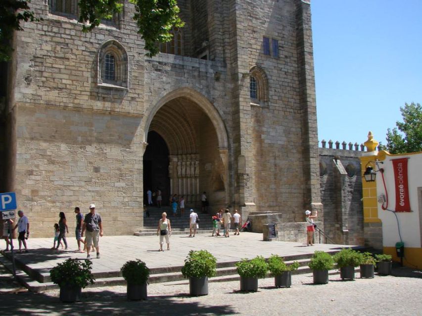 From Lisbon: Évora Wine & Heritage Tour - Capela dos Ossos, what you should expect and how to handle it