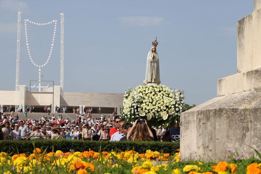 From Lisbon: Fátima and Sintra Private Tour - Candles, mass timing, and how your guide helps you participate respectfully