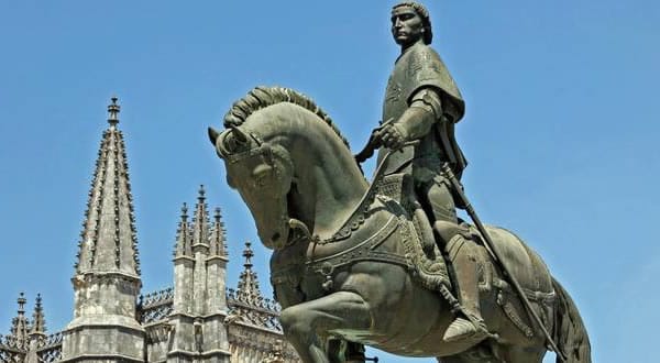From Lisbon: Fátima, Batalha, Nazaré and Óbidos Day Tour - Lunch, entrance fees, and what to do with extra time