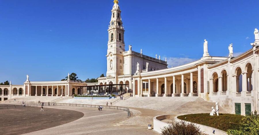 From Lisbon: Fátima, Batalha, Nazaré and Óbidos Day Tour - Fátima Sanctuary and the Church of the Most Holy Trinity: your main stop