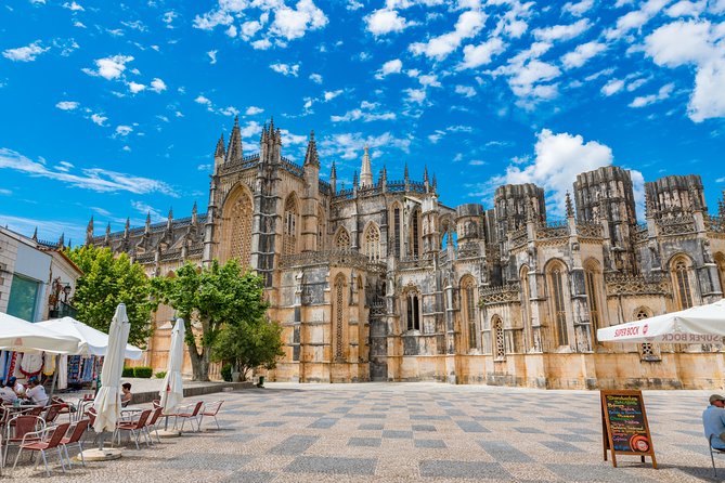 From Lisbon: Fatima Batalha Nazare & Obidos Small Group Day Trip - Óbidos: Fortified Medieval Streets and Castle Presence in One Hour