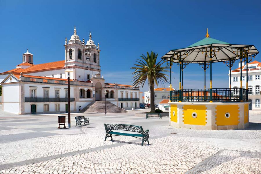 From Lisbon: Fatima, Nazaré, and Obidos Small Group Tour - Óbidos: medieval walls, Church of Santa Maria, castle views, and ginjinha