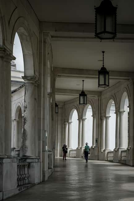 From Lisbon: Fatima, Nazaré, and Óbidos tour with an Italian guide - Fatima sanctuary and Aljustrel: what to focus on