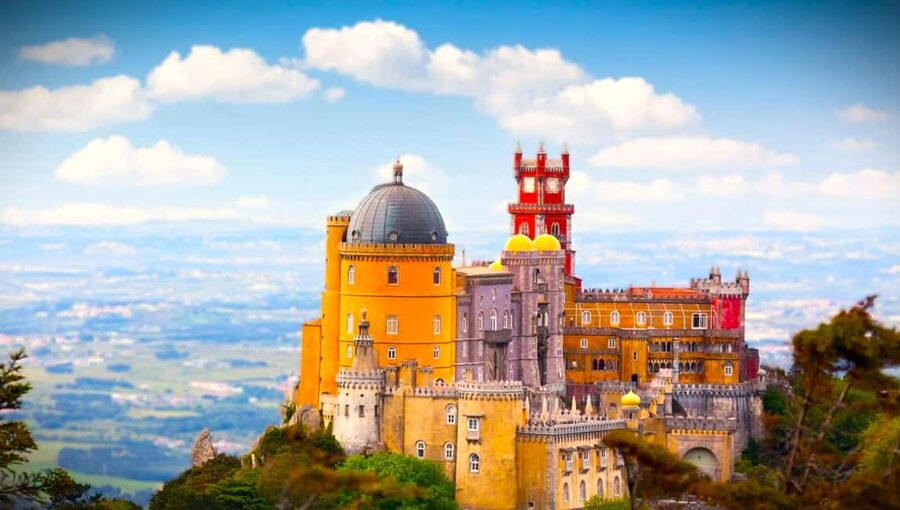 From Lisbon: Sintra, Pena, Regaleira, Coast Roca & Cascais - A smart one-day route: from Sintra castles to the Atlantic air