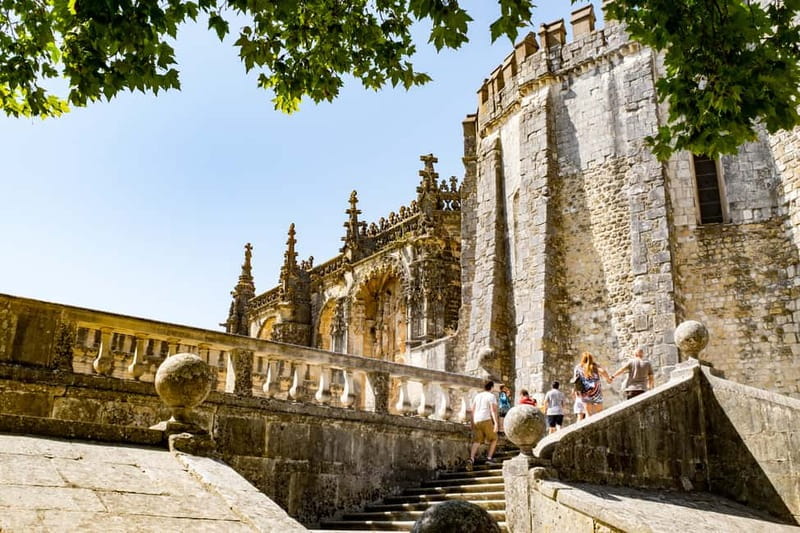 From Lisbon: Tomar, Convent of Christ & Almourol Castle - São João Baptista in Tomar: A Quick Manueline Detour