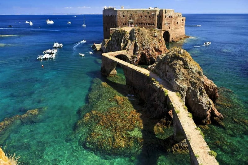 From Peniche: Round-Trip Boat Tour of Berlengas Archipelago - The 25 to 30 minute ferry ride that sets the tone