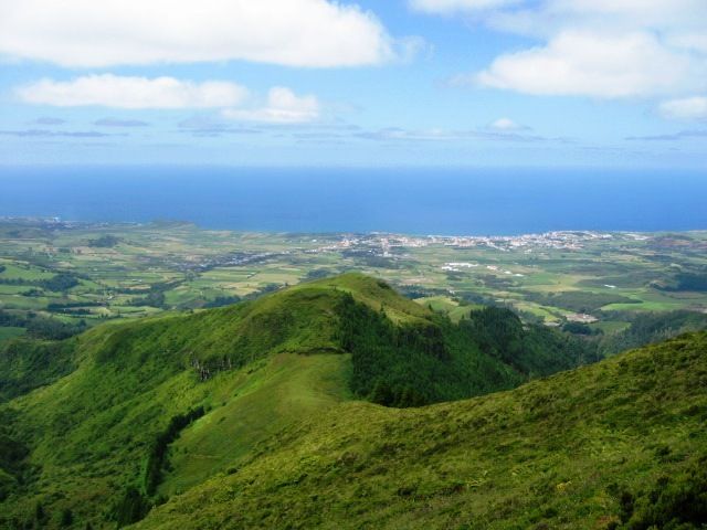 From Ponta Delgada: Lagoa do Fogo Half-Day Jeep Tour - Lagoa do Fogo: crater lake views, photo time, and how the scenery links together