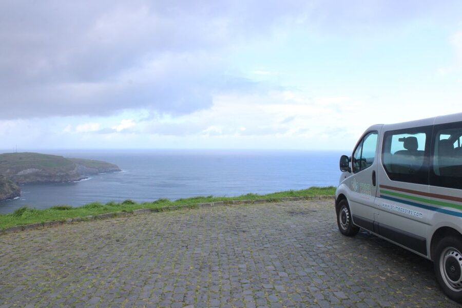 From Ponta Delgada: Lagoa do Fogo & Hot Springs Day Trip - Salto do Cabrito and the Santa Bárbara beach stop for sea views and quick stretching