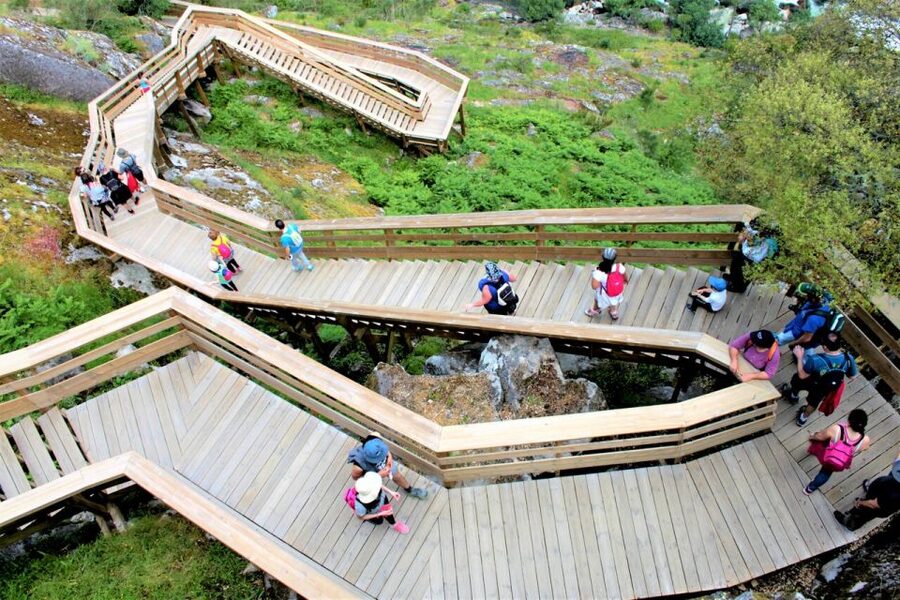 From Porto: 516 Arouca Bridge and Paiva Walkways Guided Tour - What to pack, and how to handle weather and the wildfires detour