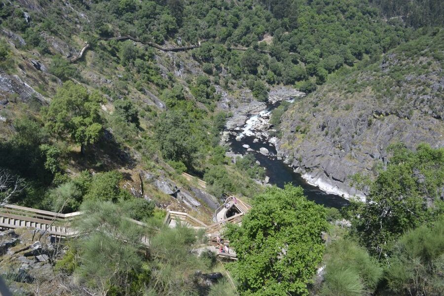 From Porto: 516 Arouca Bridge, Paiva Walkways and Aveiro - Crossing the 516 Arouca Suspension Bridge: the views are the whole point