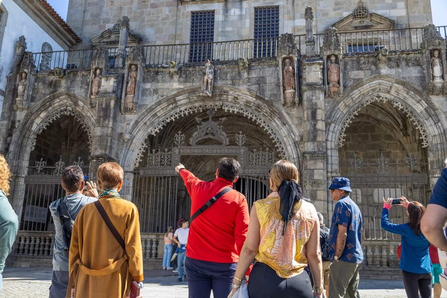 From Porto: Braga and Guimarães Full-Day Trip - Bom Jesus do Monte: Baroque Staircase, Guided Time, and Photo Timing