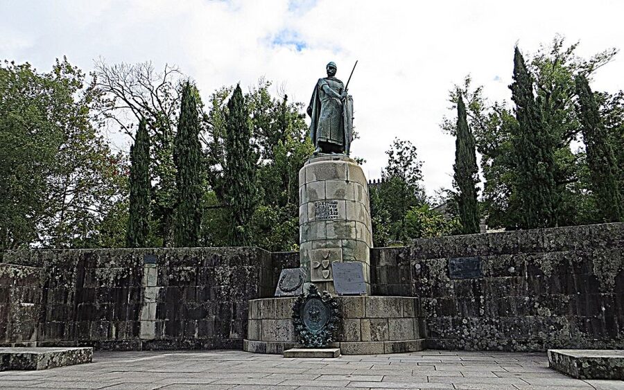 From Porto: Braga and Guimarães Full-Day Trip with Lunch - Why Guimarães and Braga feel like one story