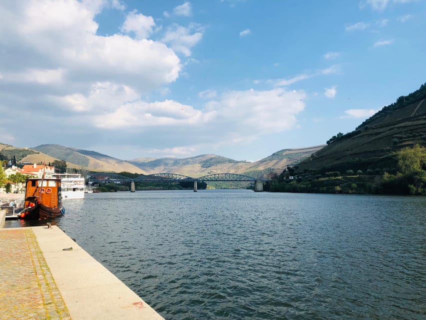 From Porto Day Douro Valley Wine Tour 2 Wine Tasting & Lunch - Rabelo Boat Cruise on the Douro River: The Calm Mid-Day Reset
