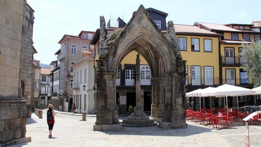 From Porto: Wonders of Braga & Guimaraes Private Day Trip - Lunch in Minho: why the meal stop is more than a break