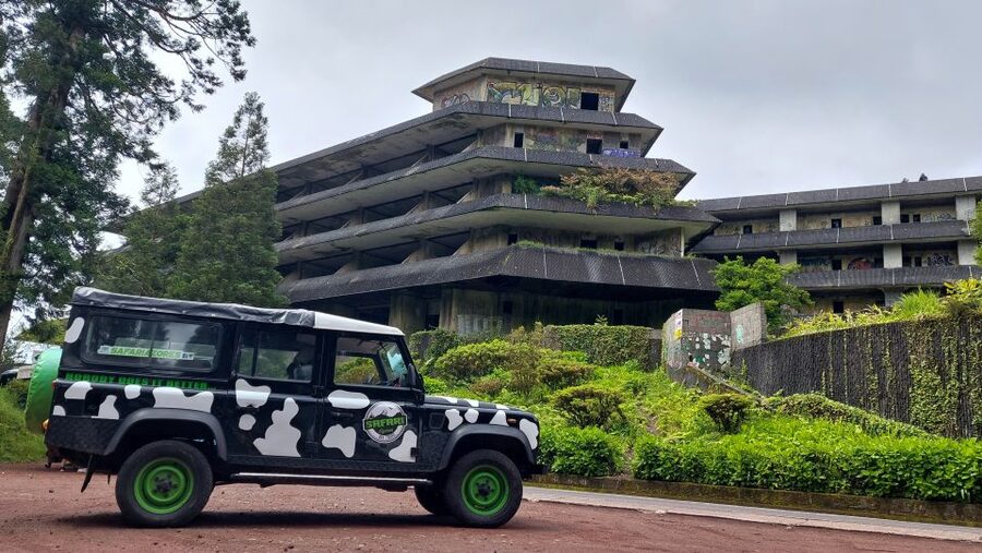 Full Day Sete Cidades + Lagoa do Fogo - The jeep, the driving style, and why it matters for what you see