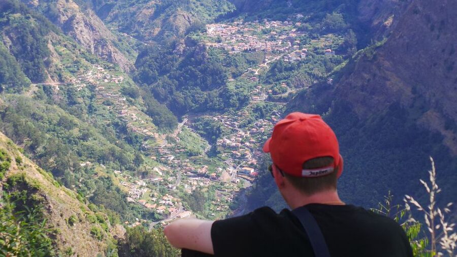 Funchal: Cabo Girão, Wines Tasting and Dolphins Watching - Cabo Girão: the glass floor walk and the €3 entrance reality