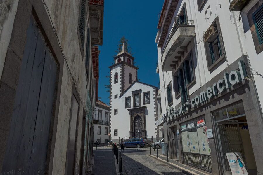 Funchal: City Highlights Tuk-Tuk Tour - Quinta Vigia: Madeira’s Bright Pink Power Spot