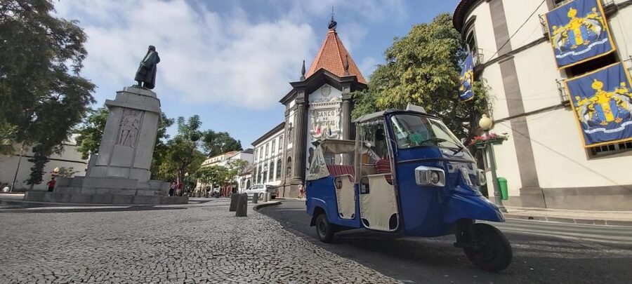 Funchal: Guided City Tuk-Tuk Tour - Zona Velha: 15th-century Old Town lanes and painted doors