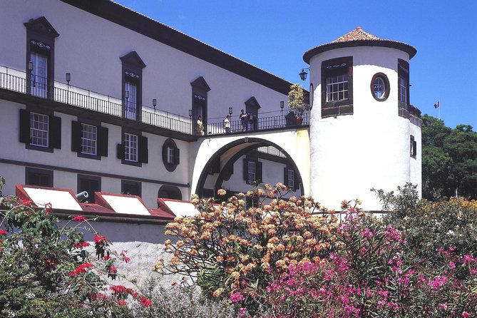 Funchal Hop-On Hop-Off Tour 3 in 1 - São Martinho chapel and cemetery: short stop, real atmosphere