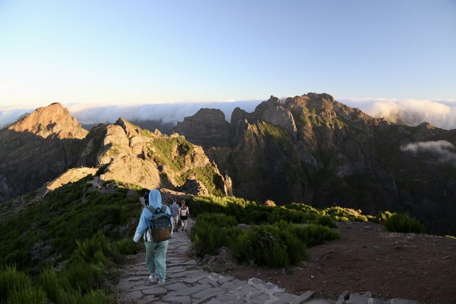 Funchal: Pico do Arieiro & Pico Ruivo Hiking Transfer - Pico do Arieiro to Pico Ruivo: altitude, exposure, and the moment it clicks