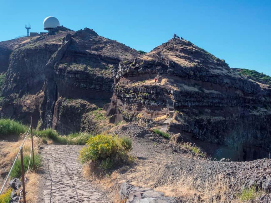 Funchal: Pico do Arieiro & Pico Ruivo Hiking Transfer - The descent via PR3 toward Achada do Teixeira: 10 km that tests your knees