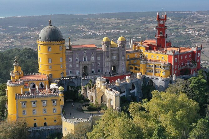 Guided Tour to Sintra, Pena, Regaleira, Cabo da Roca and Cascais - A perfect full-day route from Lisbon to Sintra, Cabo da Roca, and Cascais