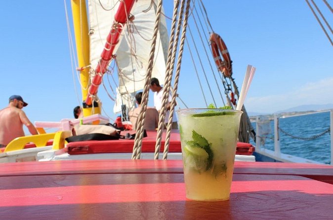 Half-Day Sailing Tour in Baia de Lagos with Lunch - Group size and social vibe on a 27-person boat