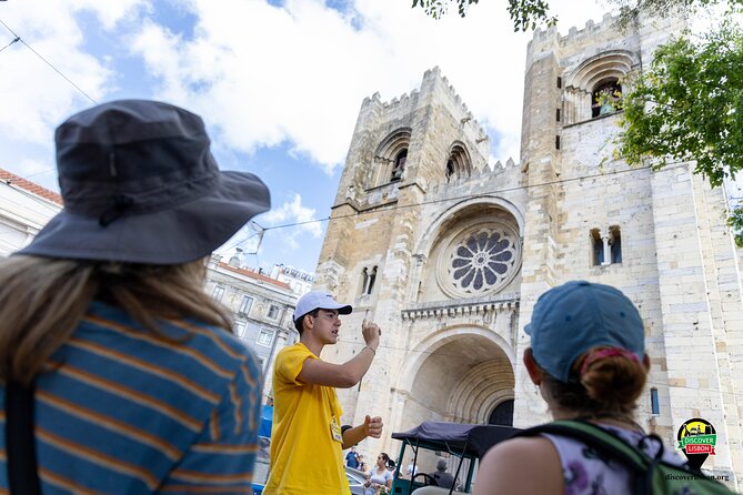 Historic Walking Tour Through Lisbon’s Oldest Neighborhood - Castelo de São Jorge Area: Ancient Hill to Castle Views