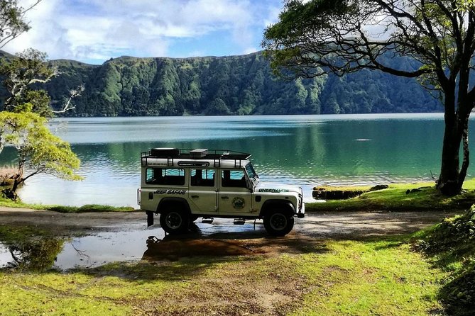 Jeep Tour Full Day Sete Cidades & Lagoa do Fogo with lunch and drinks included. - Muro das Nove Janelas: nine openings in local stone