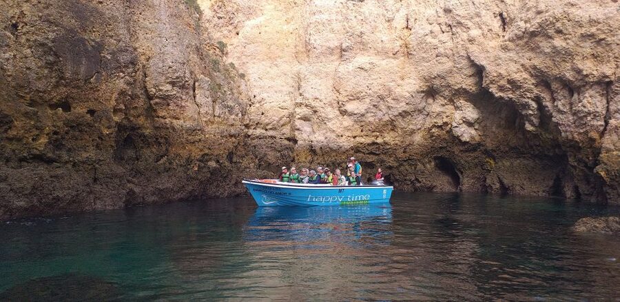 Lagos: Ponta da Piedade Rock Formations Guided Boat Tour - The 75-minute itinerary, what happens on the water