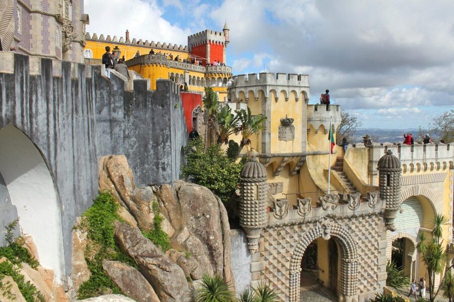 Lisboa: Sintra, Pena Palace, Cascais and Cabo da Roca - Sintra Old Town First, Using Palácio da Vila as Your Compass