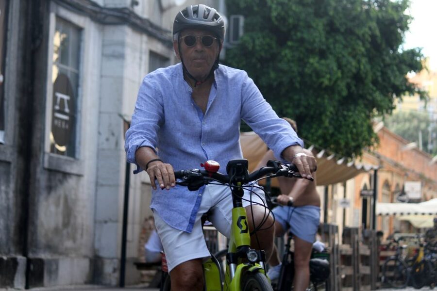 Lisbon: 3-Hour Tour by E-Bike - Alfama Quarter: Getting Down to the Streets You Will Want to Walk
