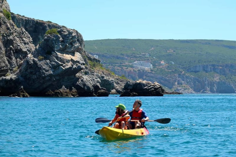 Lisbon: Arrabida Park Kayak Tour with Beach Picnic - What happens before you paddle: instruction, equipment, and phone-friendly practicality