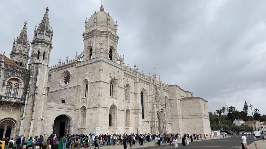 Lisbon: Belem Tour with Pastéis at Jerónimos Monastery - What you should bring, and how to handle rain or shine