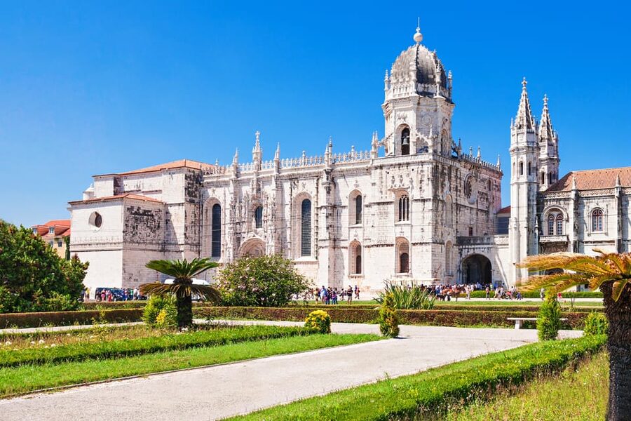 Lisbon: Belem Tour with Pastéis at Jerónimos Monastery - A stroll through Rua da Praia do Bom Sucesso and Centro Cultural de Belém