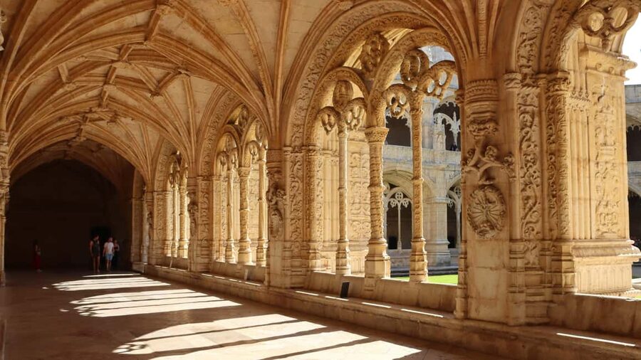 Lisbon: Belém Walking Tour with Jerónimos Monastery Ticket - Inside the cloisters and Church of Belém, what the guide actually helps you notice