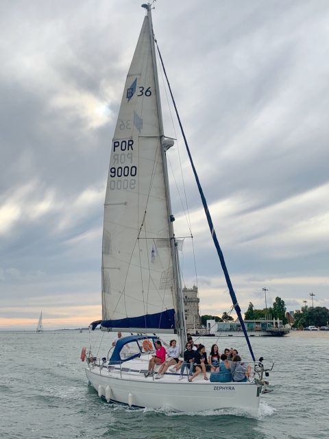 Lisbon: Day and Sunset Tour on the Tagus River - Snacks, welcome drink, WiFi, blankets, and the comfort details that actually matter