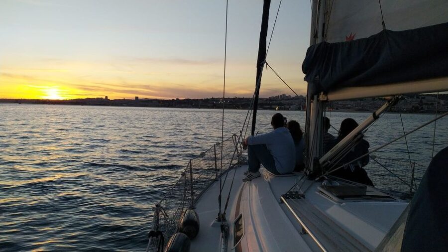 Lisbon: Day and Sunset Tour on the Tagus River - Christ the King on the south bank: the sunset payoff moment