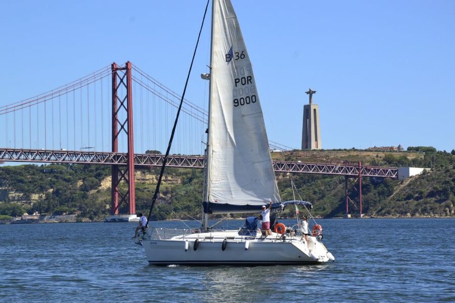 Lisbon: Day and Sunset Tour on the Tagus River - Jardim Docas da Ponte and the calm moments between sights