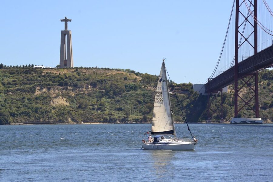 Lisbon: Day and Sunset Tour on the Tagus River - Getting to Alcântara dock and starting smoothly
