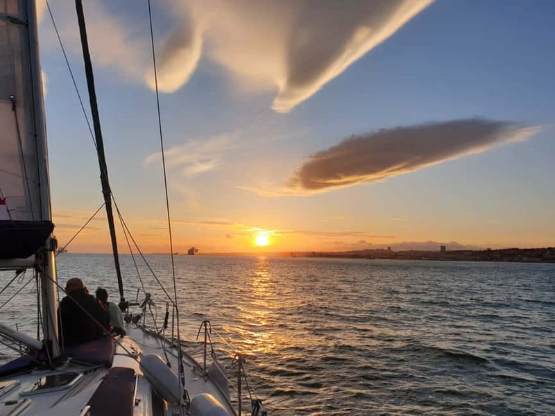 Lisbon: Daytime or Sunset Boat Cruise with History and Wine - Past Cais das Colunas and Praça do Comércio: Lisbon’s Most Photogenic Axis