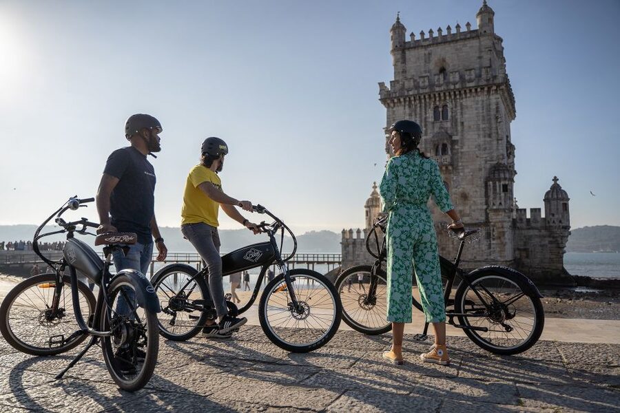 Lisbon: Electric Bike Tour by the River to Belém - Pastel de nata and coffee at the local café stop