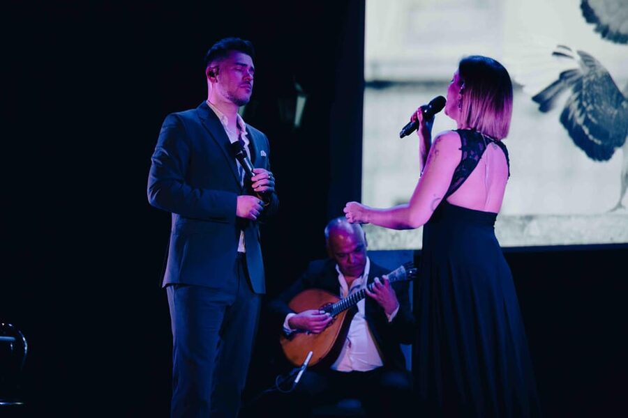 Lisbon: Fado in Chiado Live Show - Seating and atmosphere in the concert hall, including family-friendly options