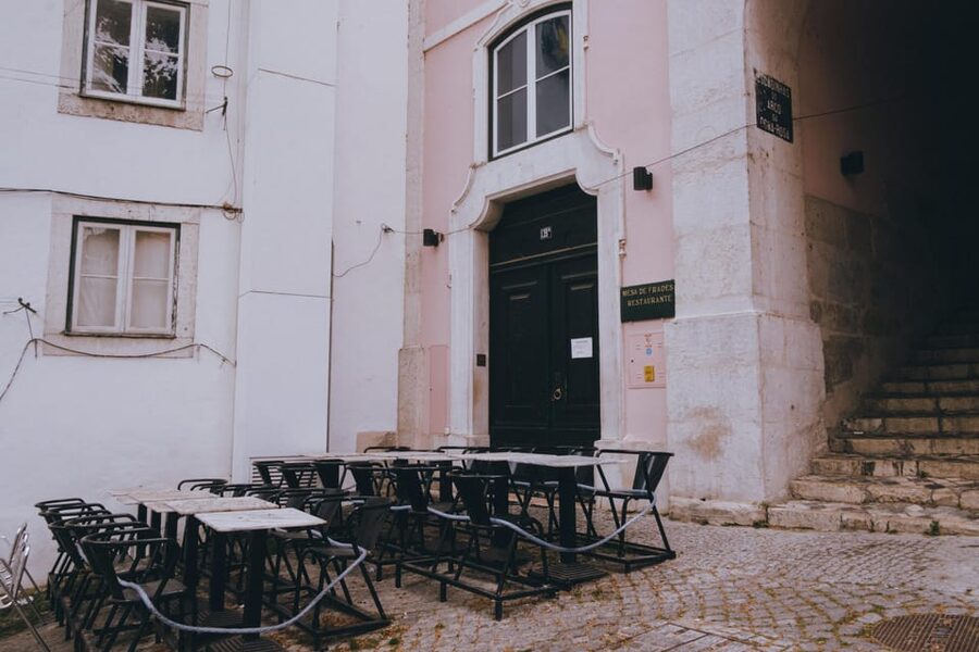 Lisbon: Fado Night with Dinner in a Typical Fado House - The Portuguese dinner: what to order, and how it shows up