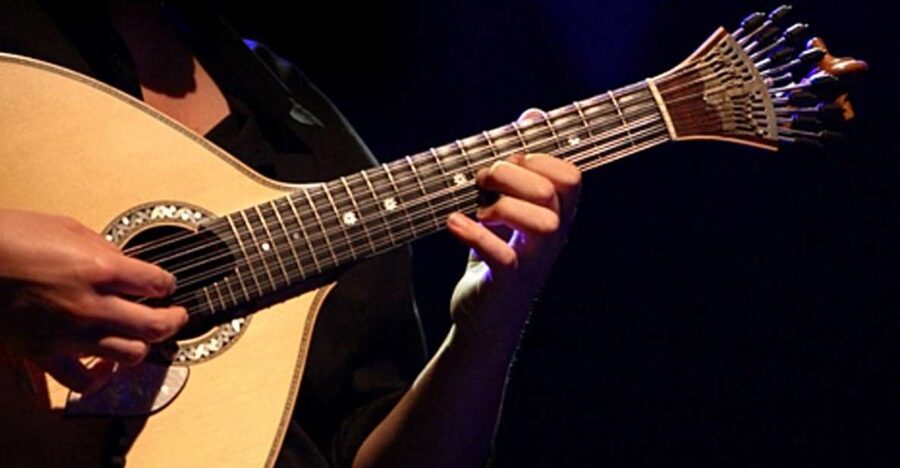 Lisbon: Fado Show and Portuguese Dinner - A guided Fado history that you can actually use at the show
