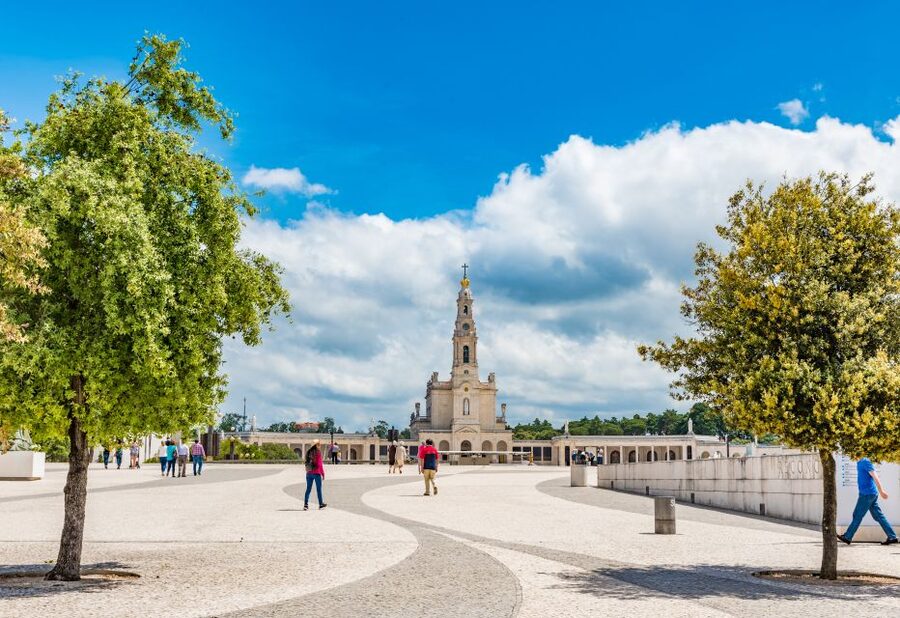Lisbon: Fatima, Batalha, Nazare and Obidos Tour Hotel Pickup - Key Things That Make This Tour Work