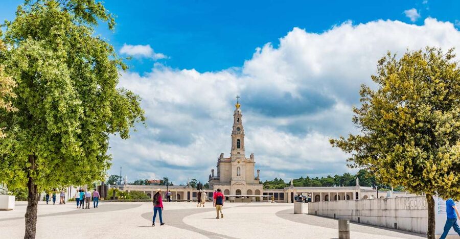Lisbon: Fatima, Batalha, Nazare and Obidos Tour Hotel Pickup - The Door-to-Door Setup That Saves Your Day in Lisbon